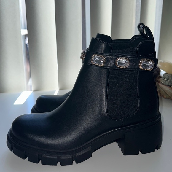 Madden Girl Honey Fashion Boots. Size 8.5. Never worn. - Picture 1 of 5